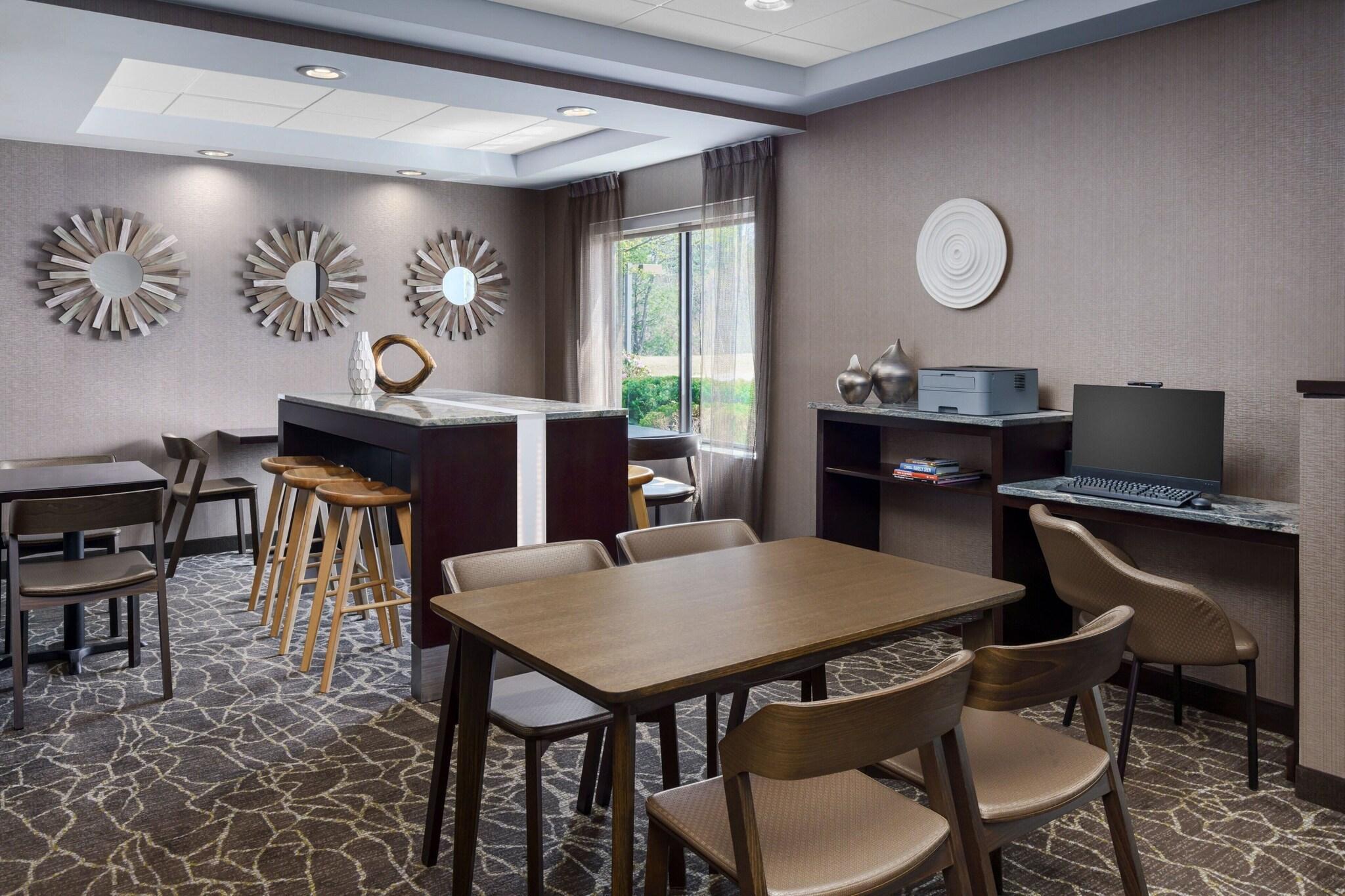SpringHill Suites Manchester Boston Regional Airport - photo 24