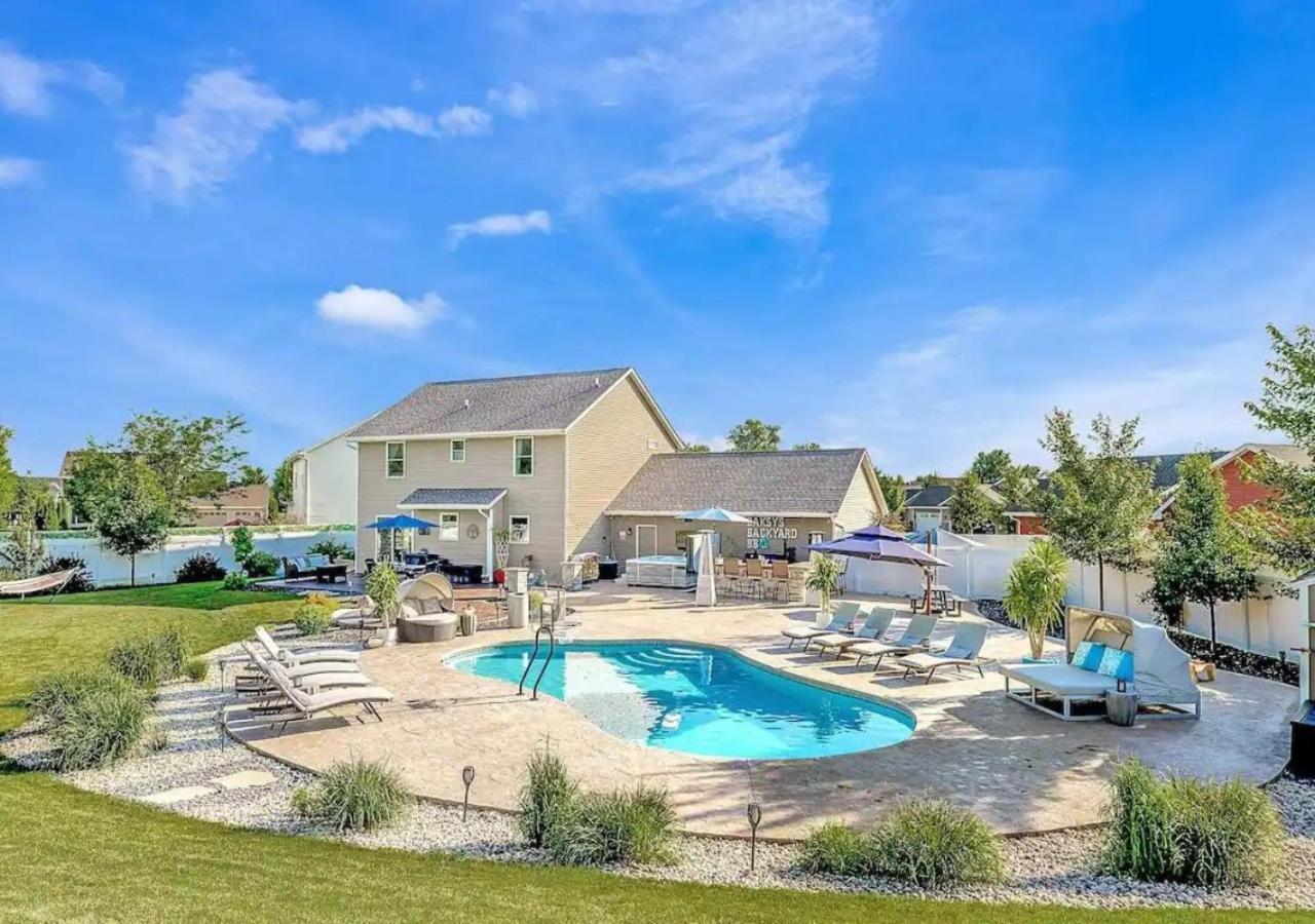 Your Resort On Gala Family Fun With Spa And Pool — Appleton