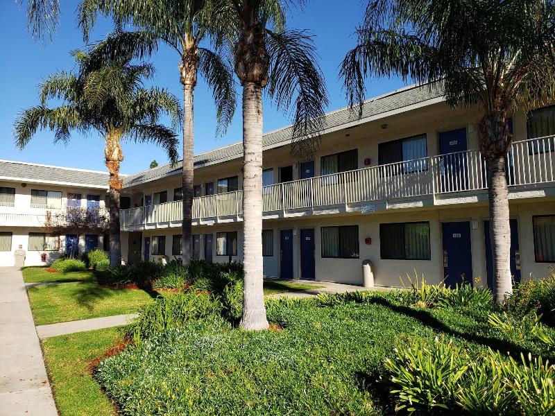 Vagabond Inn Sylmar - photo 2