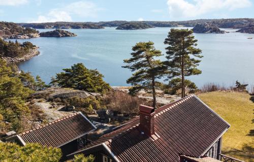 5 Bedroom Lovely Home In Tanumshede — 4-Star Luxury Hotel in Tanumshede, Sweden