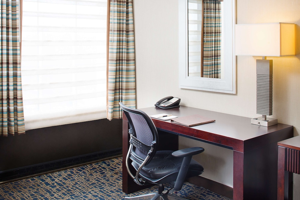 DoubleTree Hotel Baltimore BWI Airport - photo 12