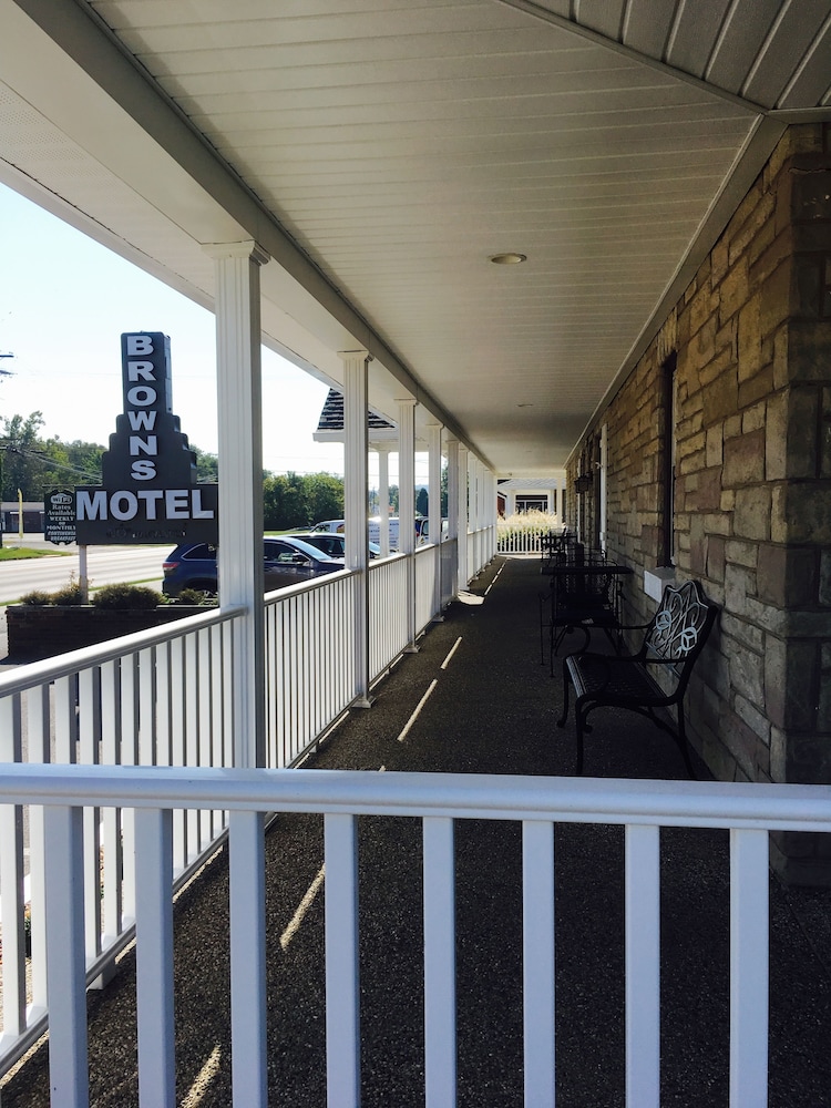 Brown's Motel Aberdeen - photo 14
