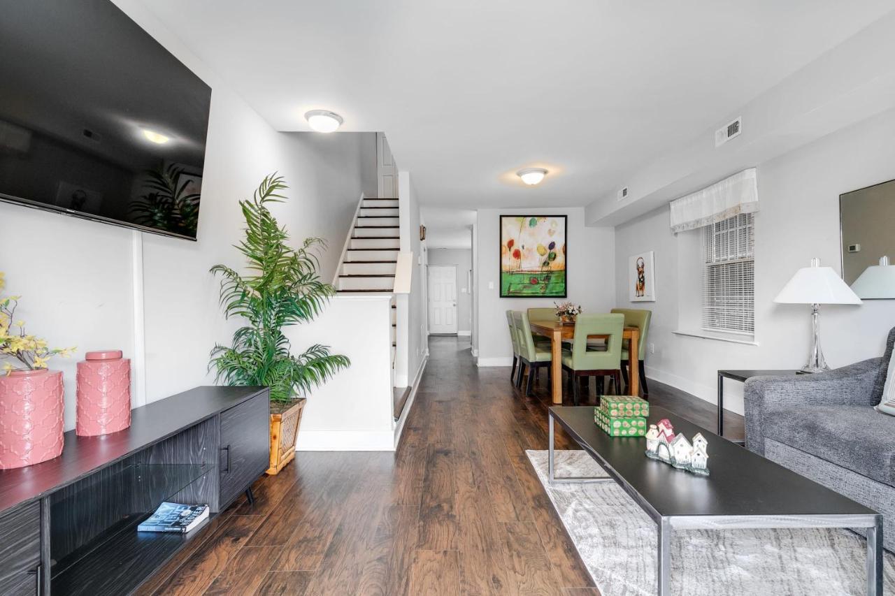 Cozy spacious family home near Carytown fully fenced — 4-Star Luxury Hotel in Richmond, United States