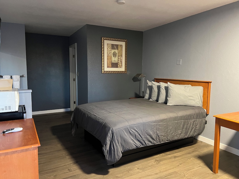 Oasis Inn & Suites - photo 25