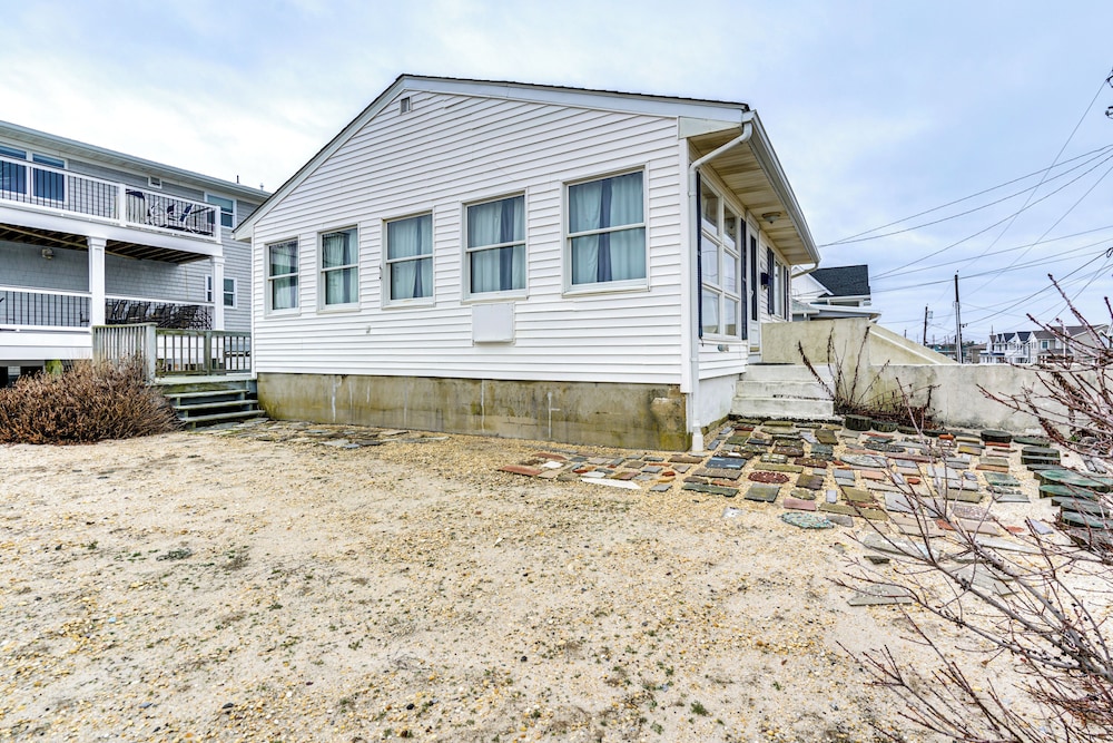 Beachfront Lavallette Home 2 Mi to Casino Pier - photo 2