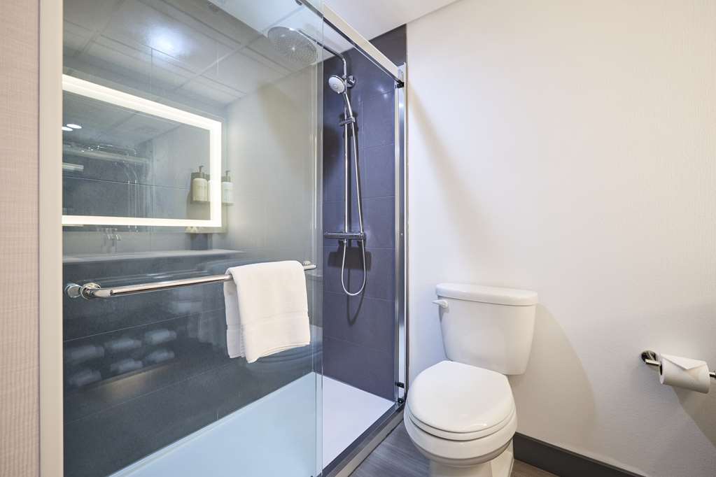 Gateway Hotel and Conference Center - photo 8