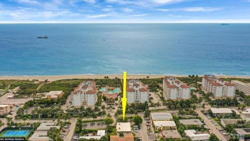 Steps To Beach 4 Condos In 1 Perfect For Groups — 4-Star Luxury Hotel in West Palm Beach, United States