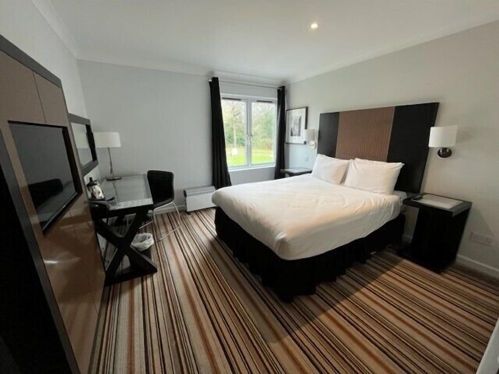 Charming 20 bed Self Contained Dwelling in Hook — Hook — photo 2
