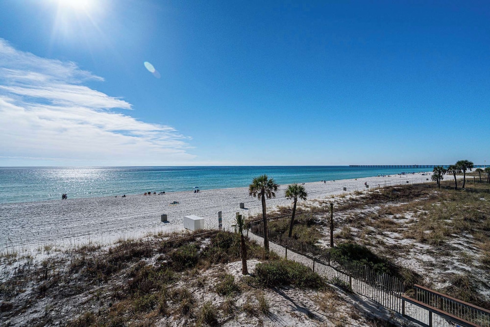 Edgewater Oasis Gorgeous Resort Condo on Beach - photo 29