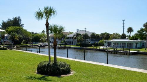 Westbay Point Moorings 214 Home — 4-Star Luxury Hotel in Holmes Beach, United States