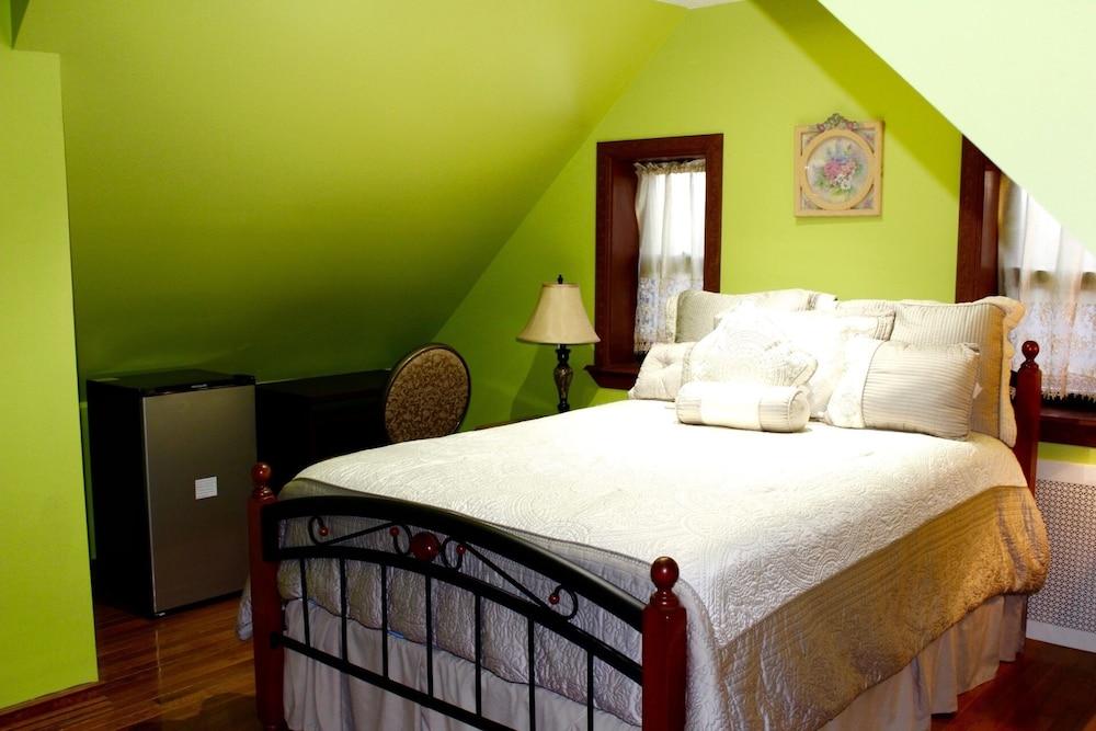 East 42nd Mansion - photo 4