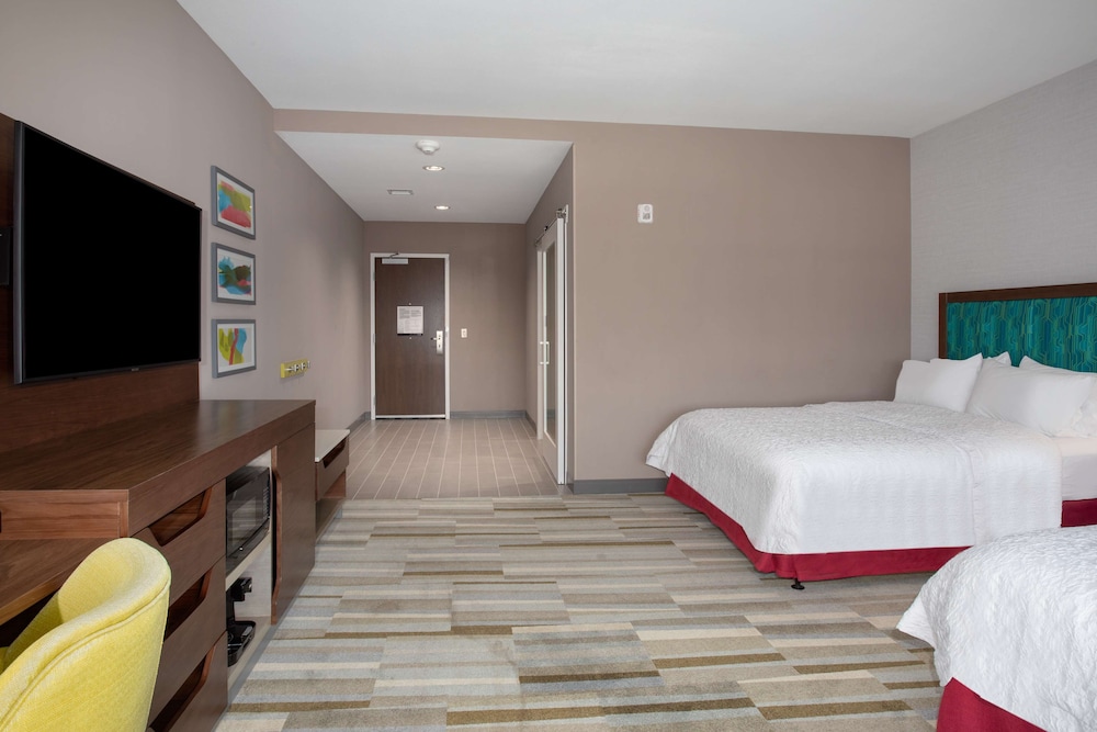 Hampton Inn & Suites Watsonville - photo 24