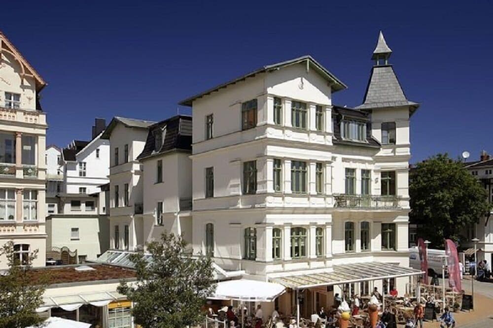 Villa Frohsinn — 4-Star Luxury Hotel in Heringsdorf, Germany