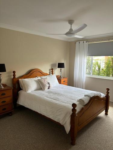 BLT 123 beach lake tavern — hotel in Budgewoi