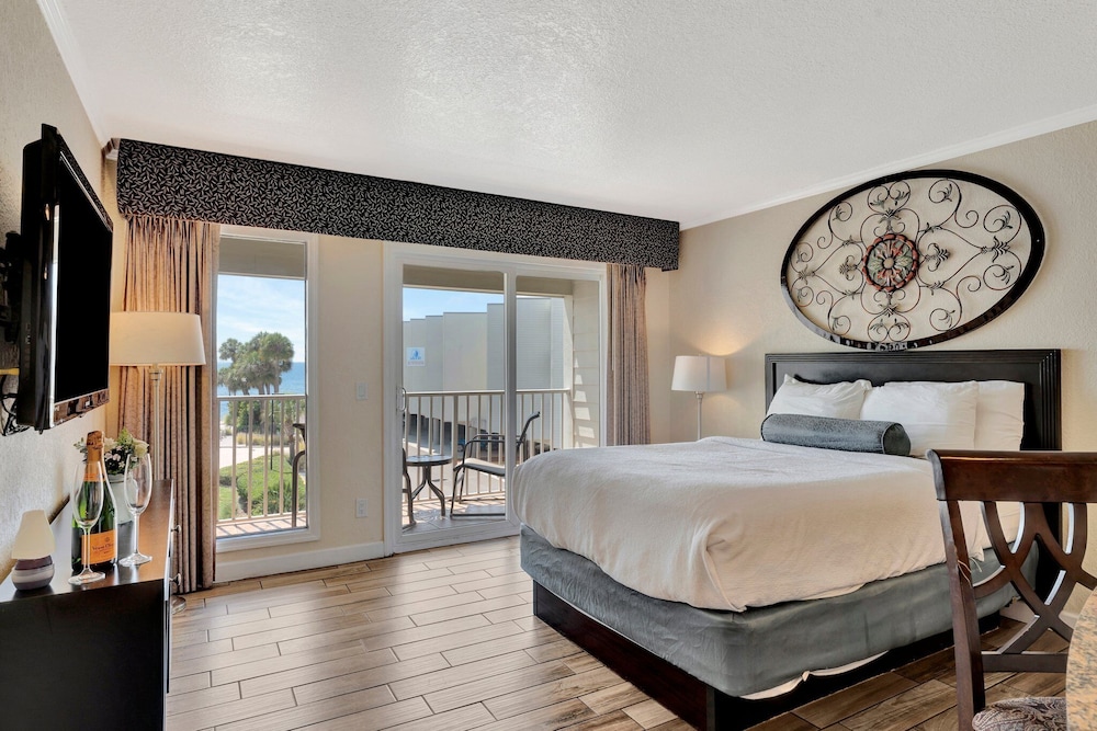 Seaside Luxury Oasis with balcony - photo 8