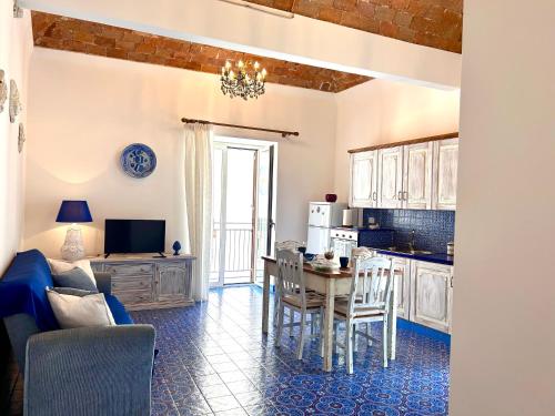 L'Antico Palazzo — 4-Star Luxury Hotel in Santo Stefano Di Camastra, Italy