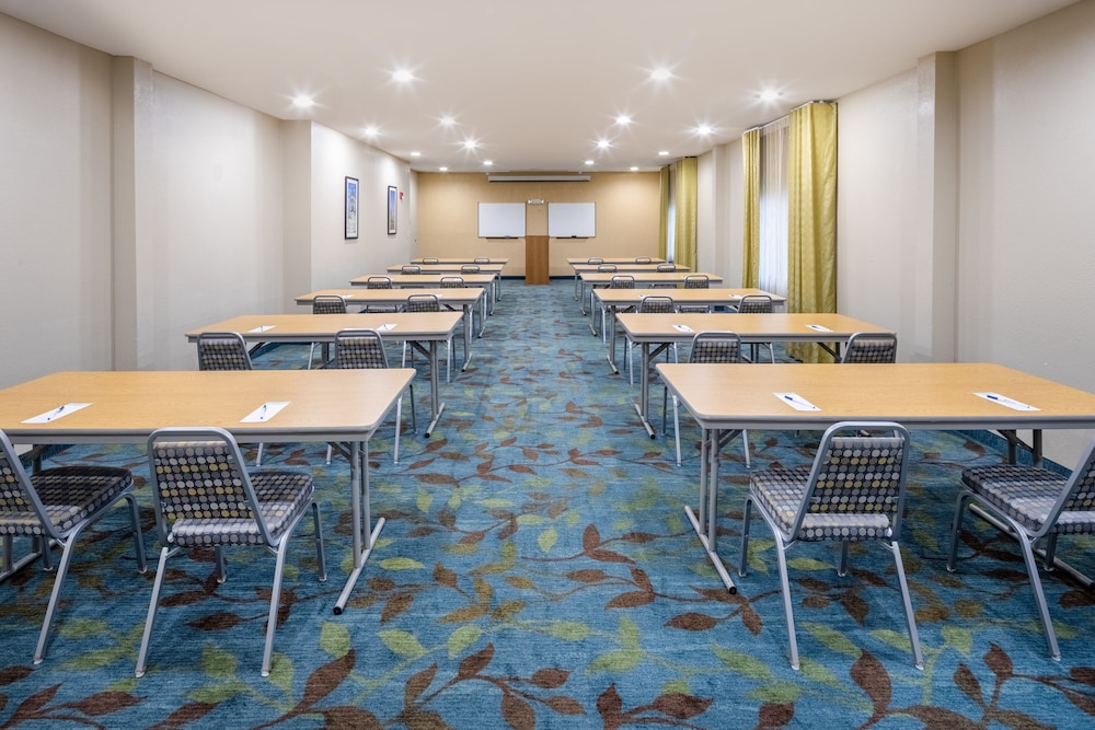 Candlewood Suites Windsor Locks Bradley Arpt by IHG - photo 19