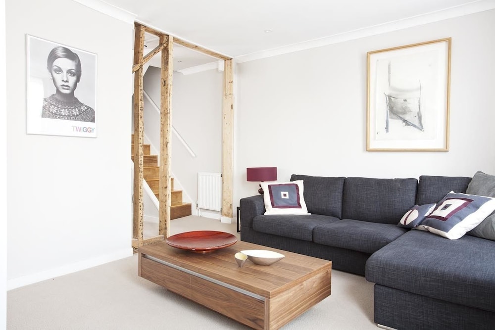 Central Apartment with Wifi — 4-Star Luxury Hotel in London, United Kingdom