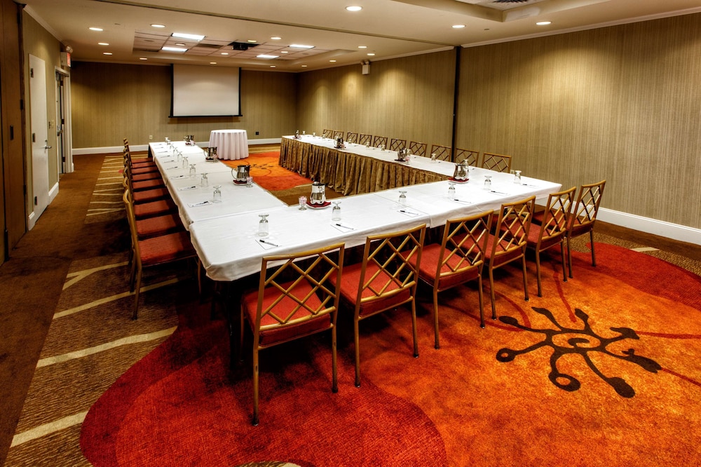 Hilton Garden Inn New York Staten Island - photo 71