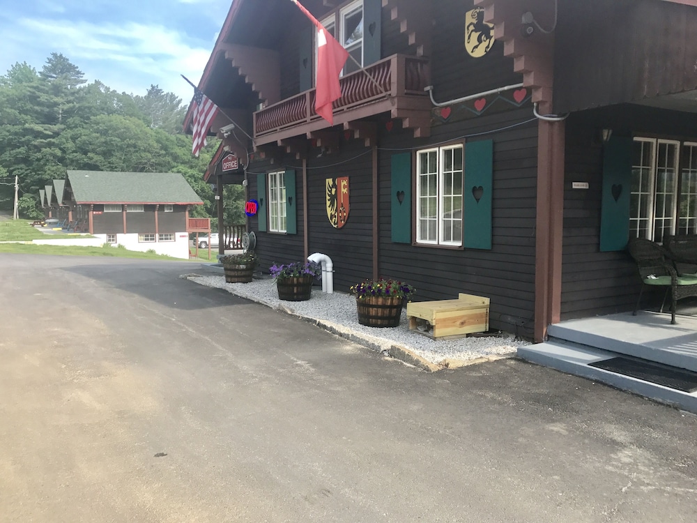 Swiss Chalets Village Inn - photo 97