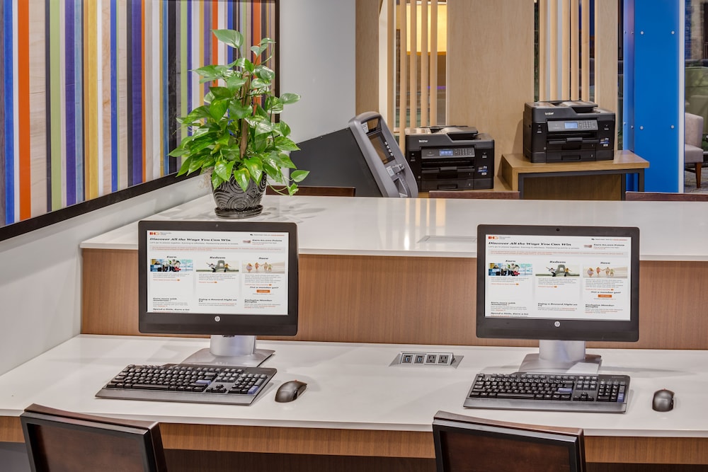 Holiday Inn Express & Suites Rice Lake by IHG - photo 40