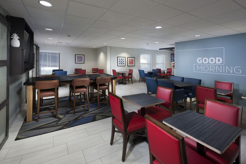 Holiday Inn Express Middlesboro by IHG - photo 27