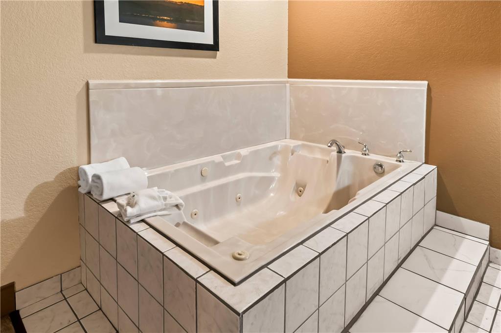 Quality Inn & Suites Granbury - photo 11