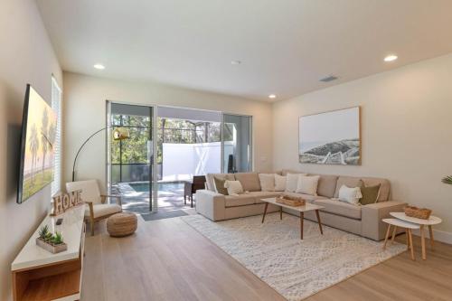 Modern Townhouse Heated Pool Disney Orlando 17244 — 4-Star Luxury Hotel in Orlando, United States