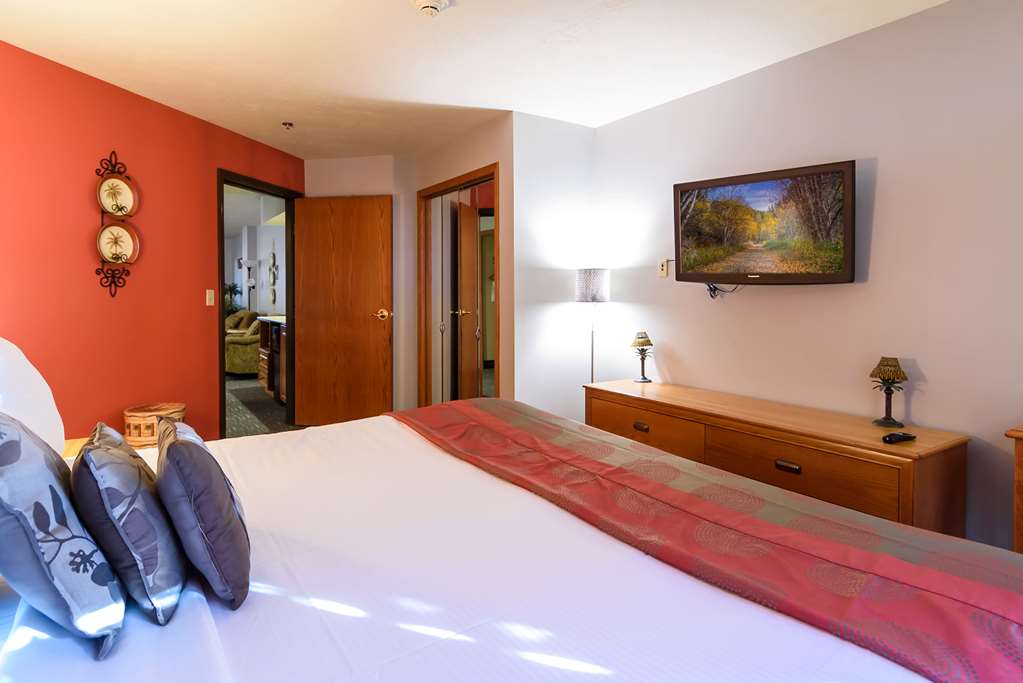 Ramada by Wyndham Sioux Falls Airport Waterpark & Event Ctr - photo 54