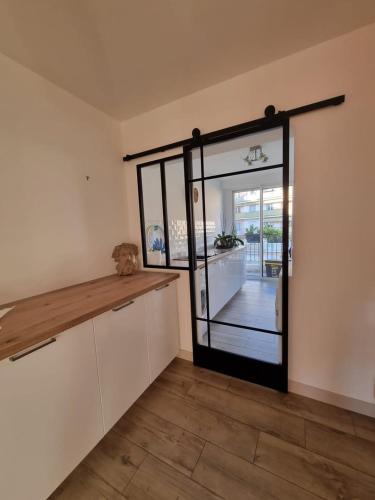 Magnifique T3 Spacieux Lumineux Et Traversant - last minute hotel in Nice