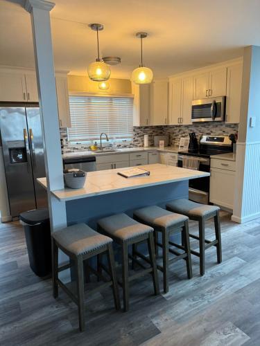 Modern 3BR Townhouse Near Kalahari Aquatopia & Great Wolf — 4-Star Luxury Hotel in Tannersville, United States