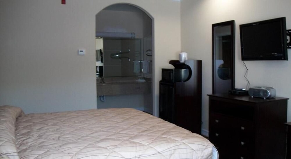 Palace Inn Fairbanks - photo 6