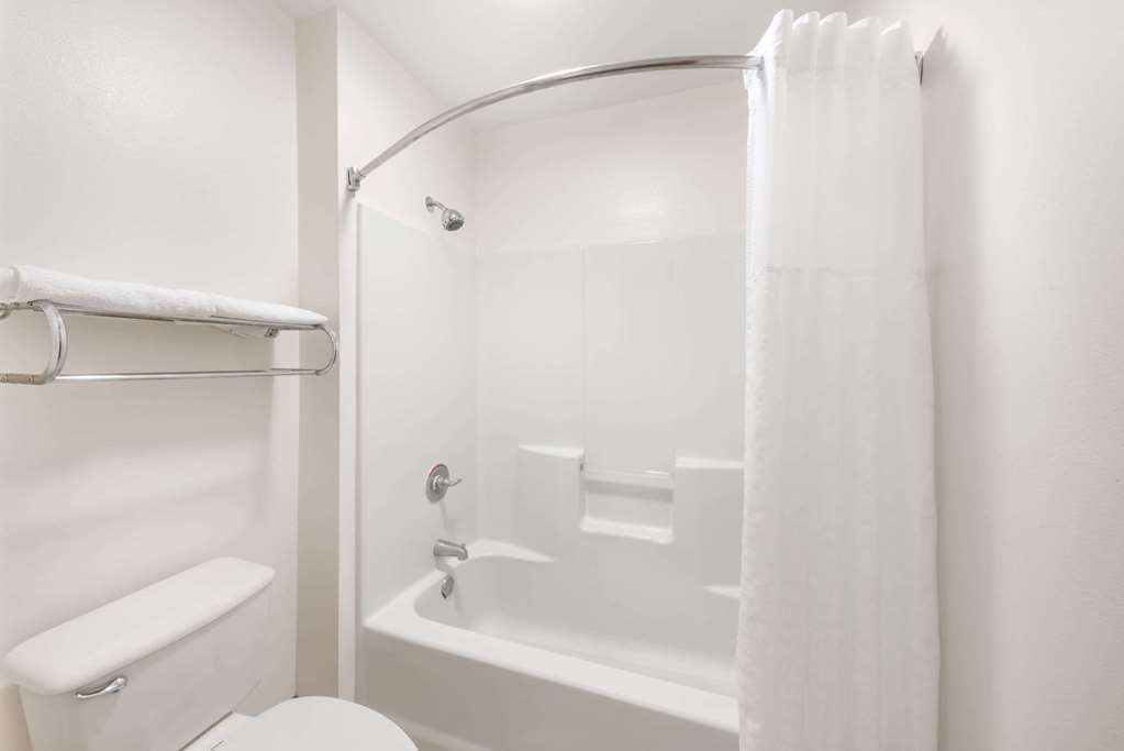 Super 8 by Wyndham Weslaco - photo 8