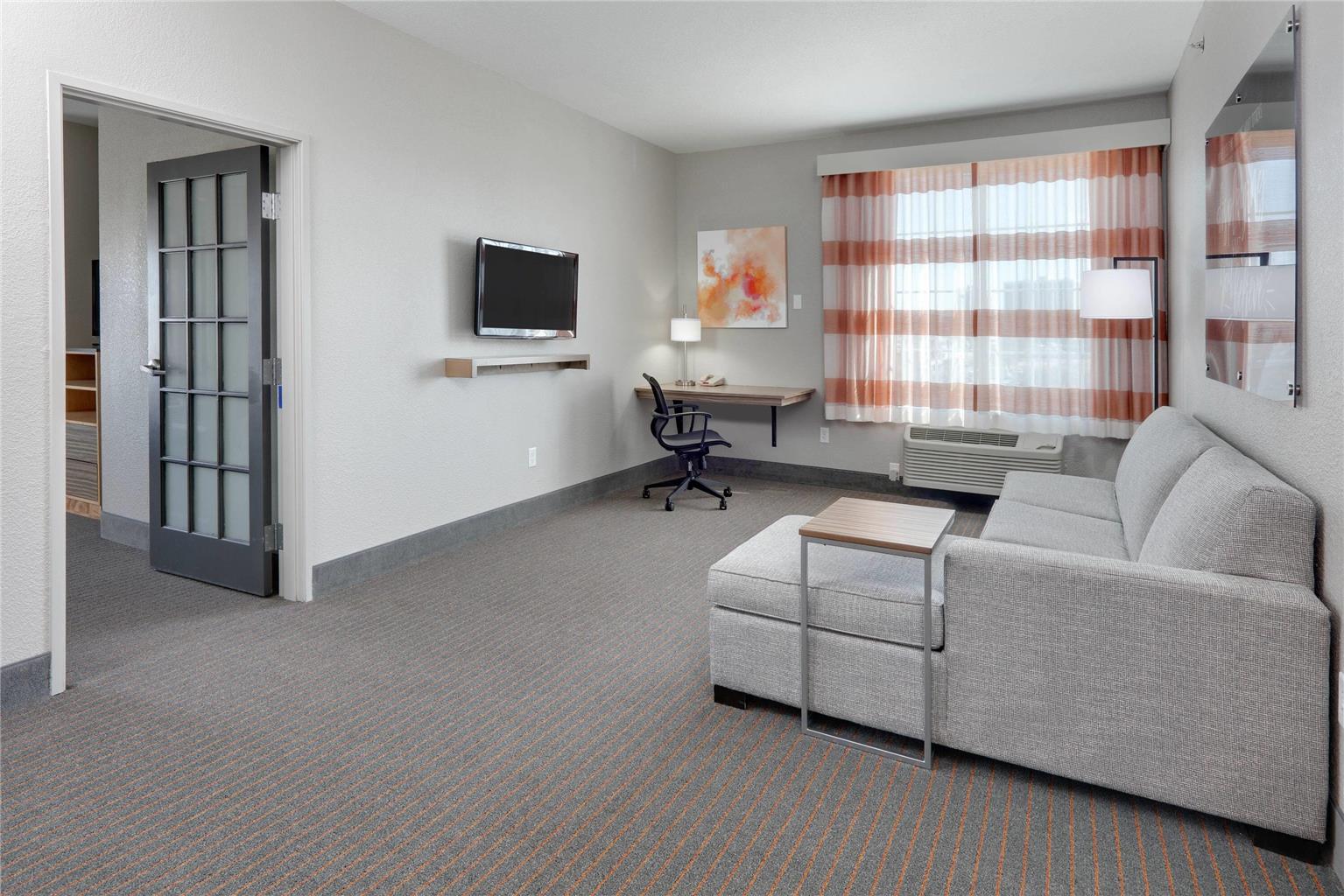 La Quinta Inn & Suites by Wyndham Dallas Love Field - photo 25