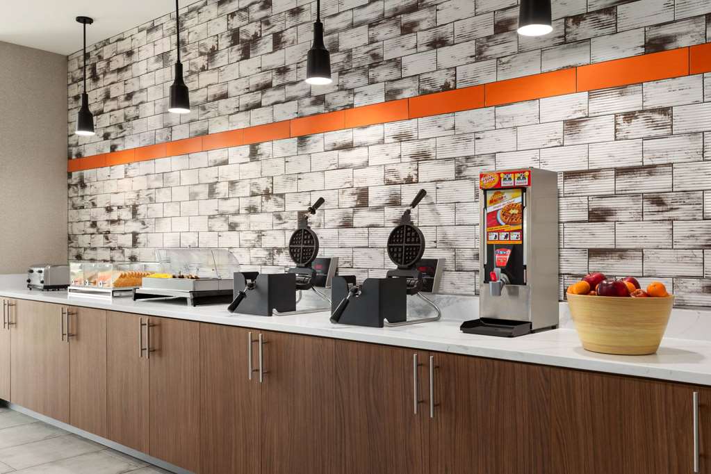 La Quinta Inn & Suites by Wyndham Austin South - photo 29
