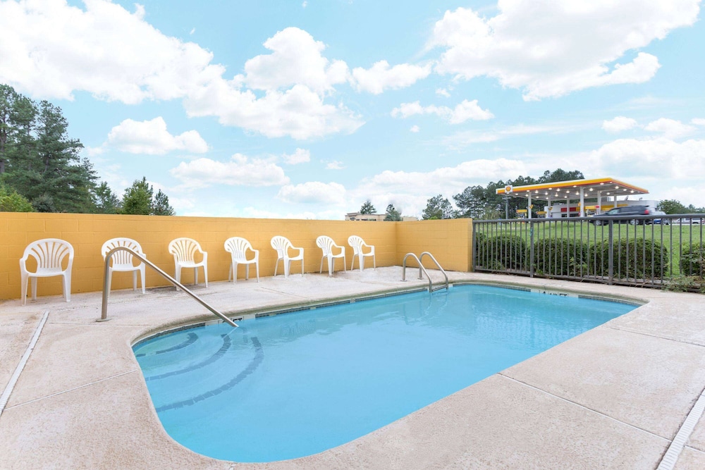 Super 8 by Wyndham Orangeburg - photo 18