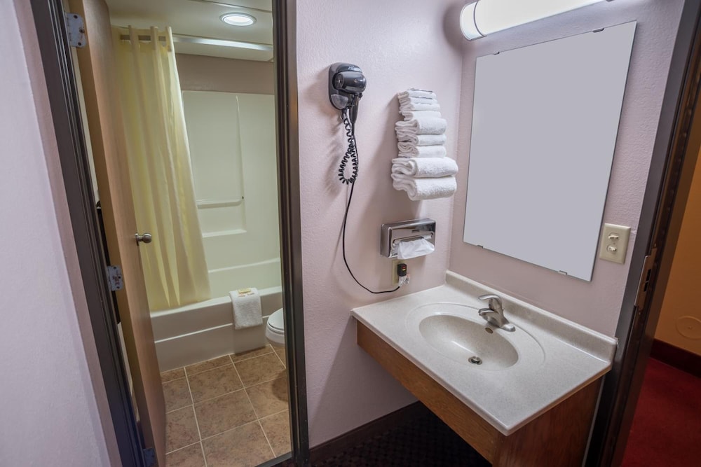 Prime Rate Inn - photo 26