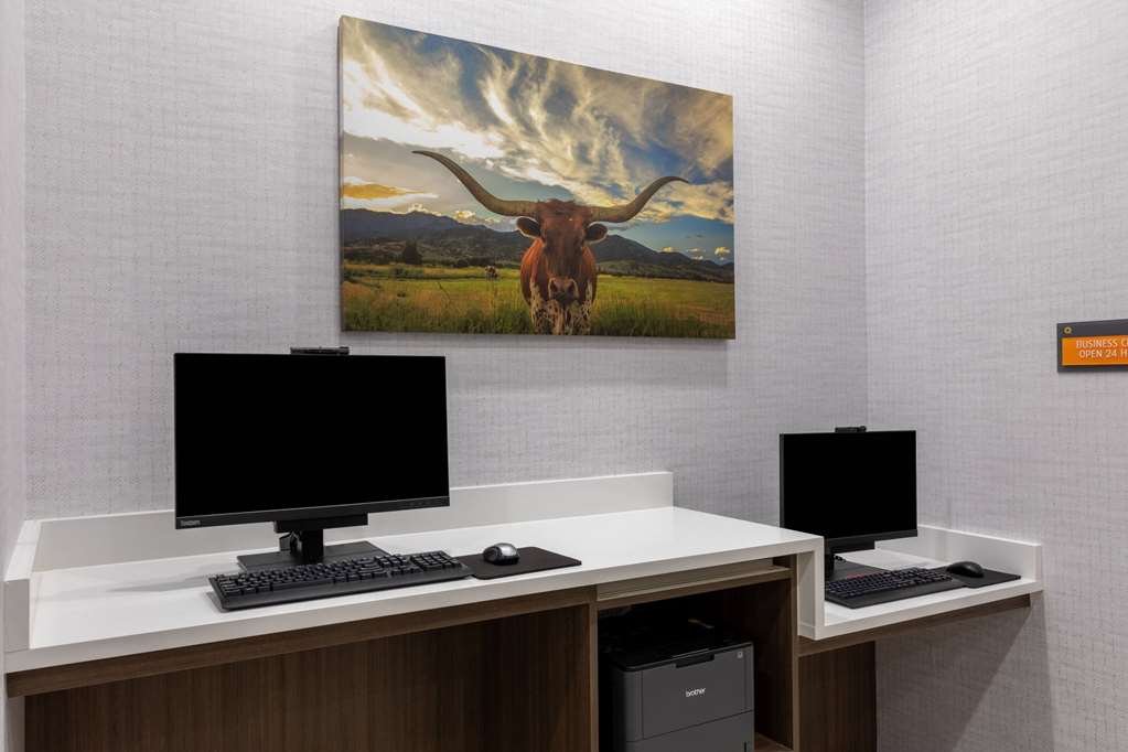 La Quinta Inn & Suites by Wyndham Round Rock near Kalahari - photo 44