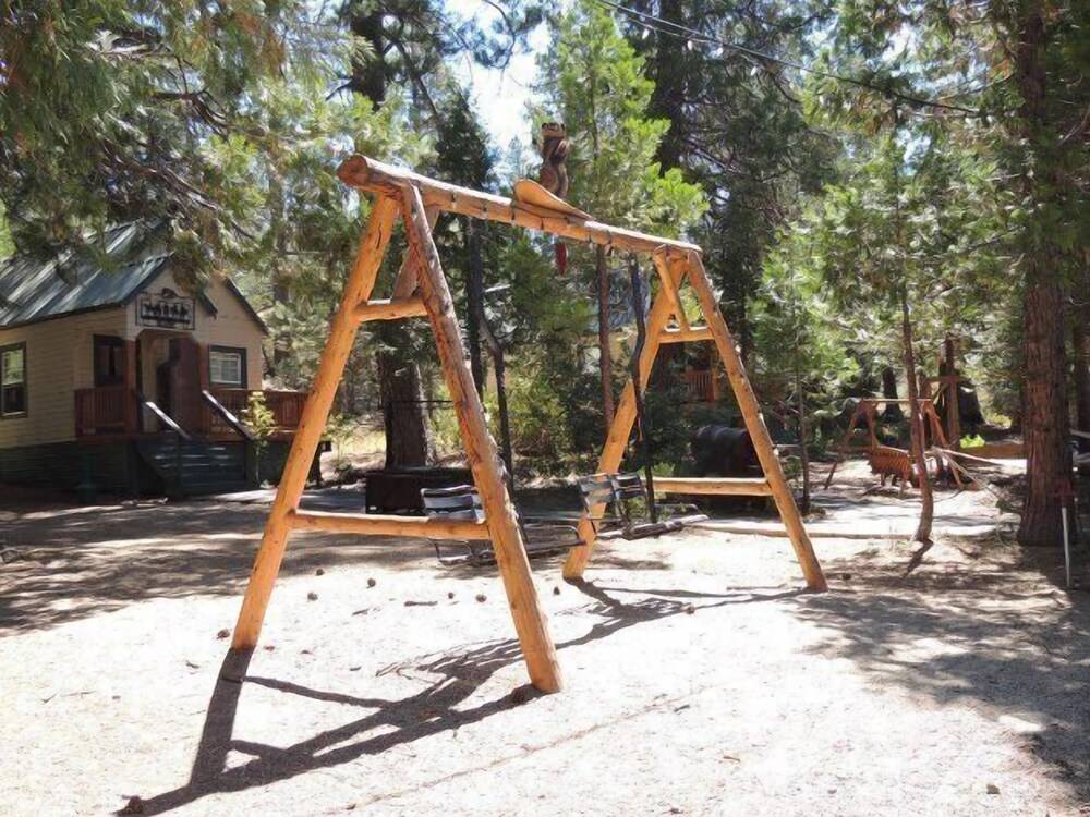 Shaver Lake Village Hotel - photo 88