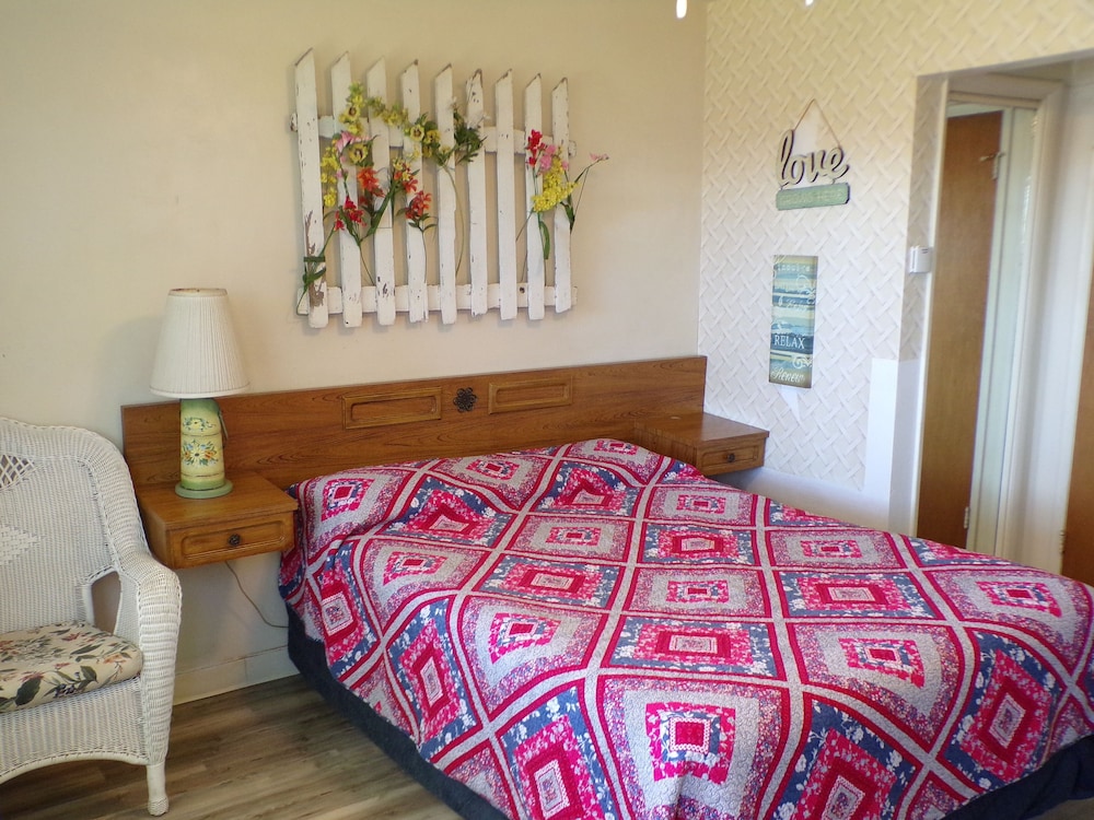 Cypress Tree Motel - photo 22