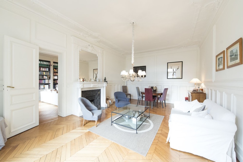 Duplex Near Trocadero — 5-Star Luxury Hotel in Paris, France