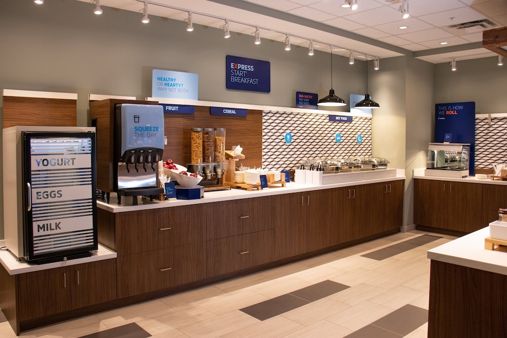 Holiday Inn Express and Suites Tuscaloosa East Cottondale - photo 26