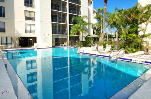 Two Level Heated Pool Trolley to Beach & Village — 4-Star Luxury Hotel in Siesta Key, United States
