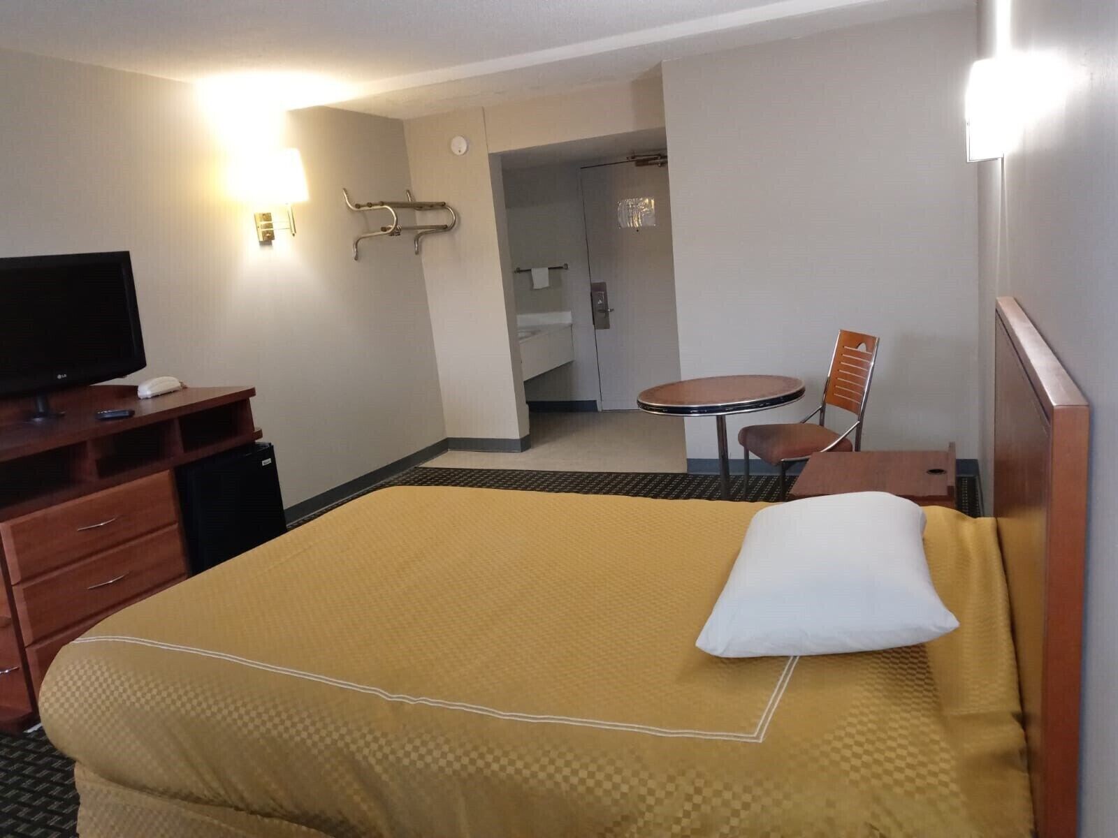 Peachtree Inn & suites - photo 11