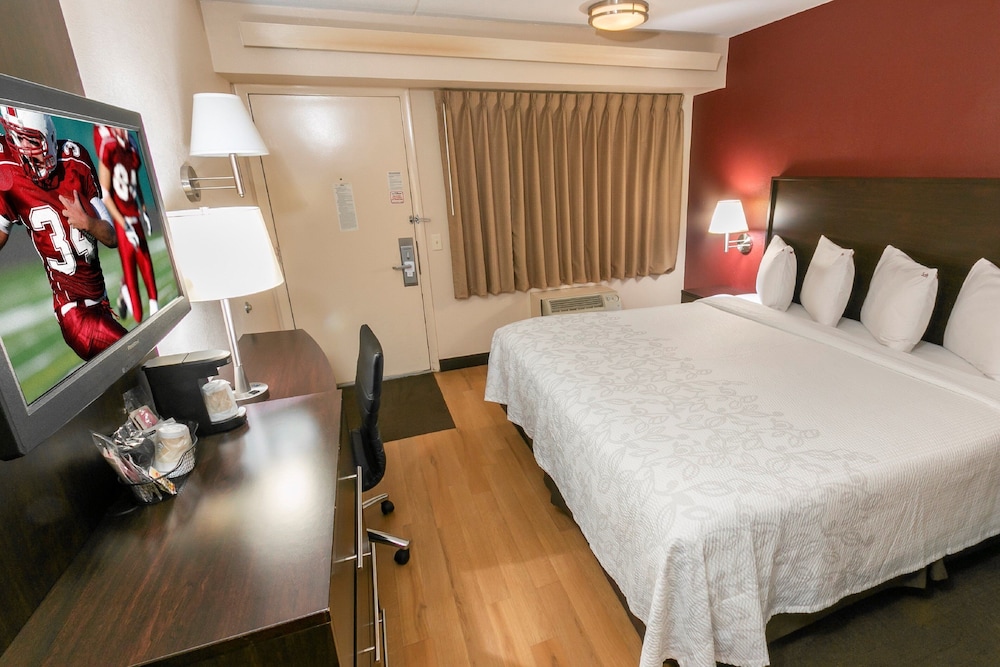 Red Roof Inn PLUS Chicago Willowbrook - photo 7