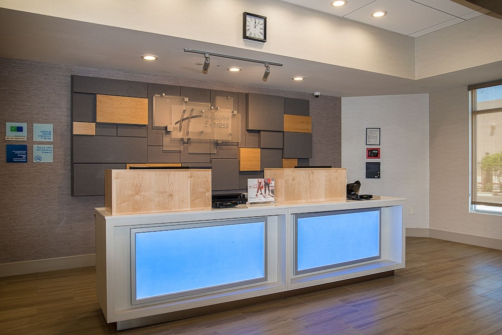 Holiday Inn Express Fullerton Anaheim an IHG Hotel - photo 2