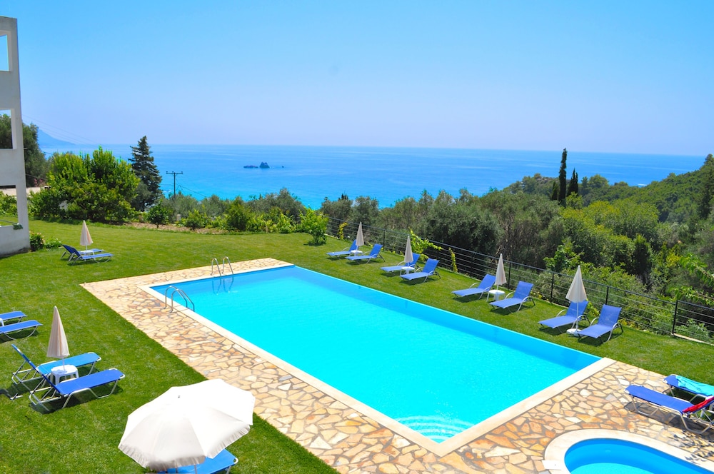 Apartments With Swimming Pool and Panorama sea View Pelekas Beach — 4-Star Luxury Hotel in Corfu, Greece