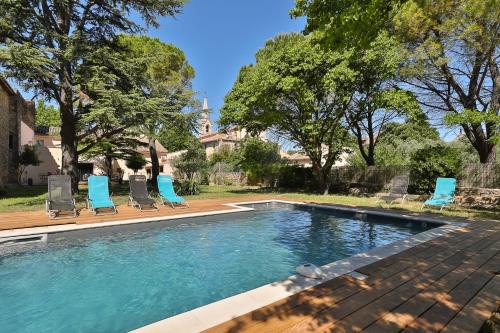 Maison d'hôtes 1800 — 4-Star Luxury Hotel in Sainte-Cecile-Les-Vignes, France