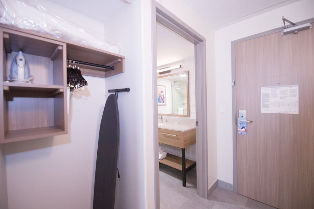 Hampton Inn Chicago Carol Stream - photo 20