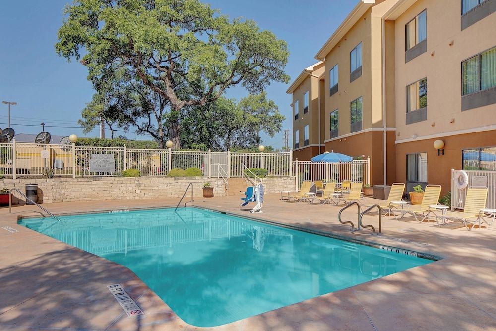 Fairfield Inn & Suites by Marriott San Antonio Seaworld - photo 8